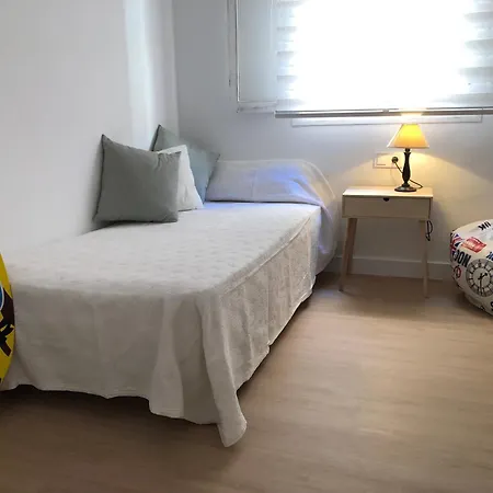 3 Bed Flat - Sleeps 5 - Wifi *