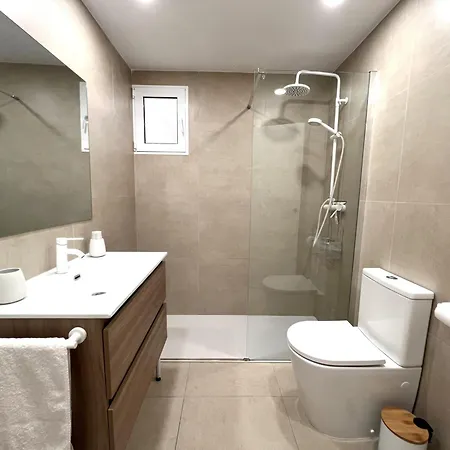 3 Bed Flat - Sleeps 5 - Wifi Apartmán