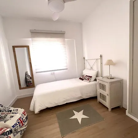 3 Bed Flat - Sleeps 5 - Wifi