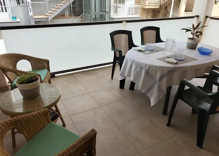 3 Bed Flat - Sleeps 5 - Wifi Apartman *
